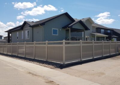 DLR Vinyl Fencing with Accent